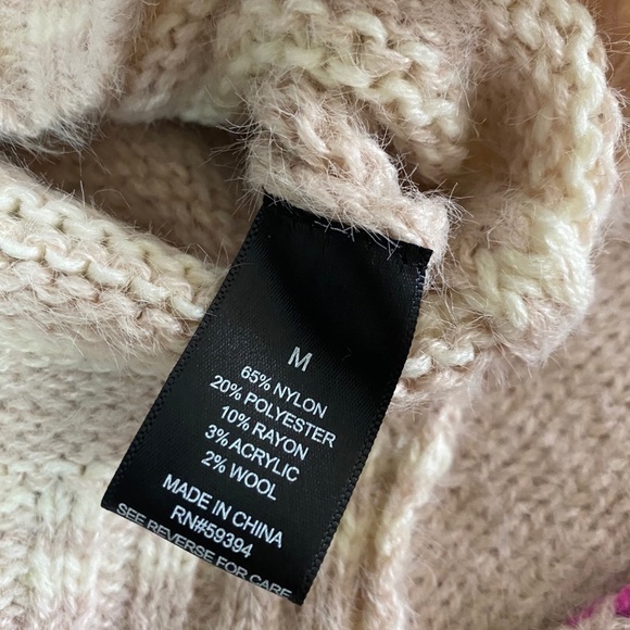 Light Pink NWT Angora-like sweater Flared sleeves - Picture 7 of 7